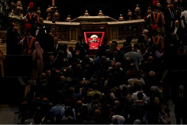 Con la despedida de más de 250.000 fieles, cerraron el féretro del Papa Francisco