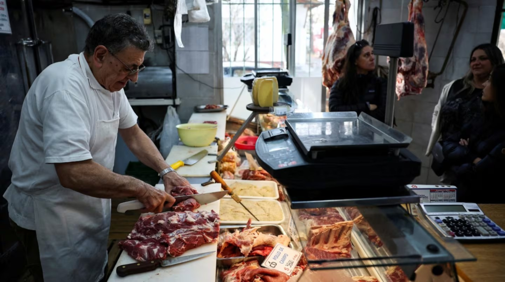 Impulsados por la carne y los lácteos, los precios de los alimentos acumulan un alza de 3,4% en abril
