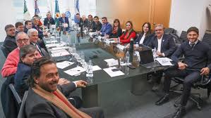 El Gobernador Sáenz y sus pares impulsan un proyecto de ley para redistribuir recursos con criterio federal