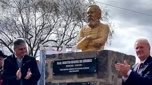 Inauguraron un busto del General Güemes en Cosquín