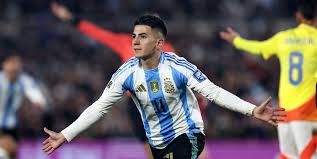 Con diez hombres, con el alma y con Almada, la Argentina logró un 1-1 contra Colombia