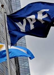 La justicia de EE.UU. suspendió el fallo que ordenó transferir el 51% de las acciones de YPF