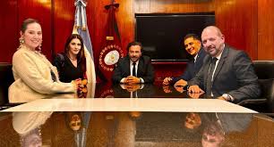 Gobernadores capitalizan crisis libertaria y le marcan el terreno a Javier Milei