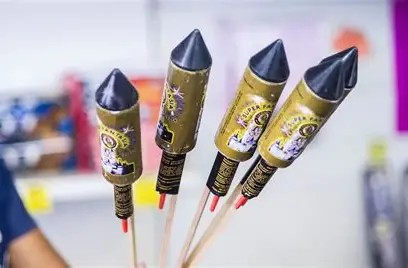 Venta de pirotecnia ilegal: Piden denunciar al 911 a quienes la comercialicen