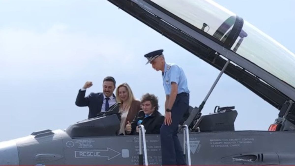 Con fuertes críticas al kirchnerismo, Milei celebró la llegada de los aviones F-16: «Los gobiernos anteriores nos habían dejado indefensos»