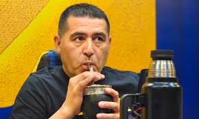 Boca mueve sus fichas: la contundente decisión de Riquelme sobre un futbolista que ¿se queda o se va?