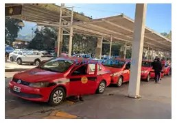Golpe al bolsillo : desde hoy viajar en taxis y remis es más caro