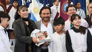 Sáenz inició la entrega de más de 200 Mil Kits y Manuales escolares