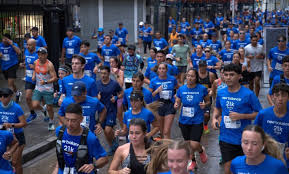 4.000 corredores y una ciudad pintada de azul