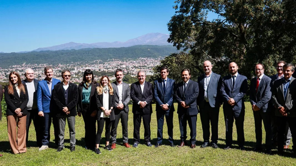 Mesa del Litio: Sáenz pidió reglas claras a nivel país para garantizar previsibilidad e inversiones