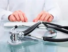 Milei modificará el listado de prácticas y medicamentos obligatorios que deben cubrir prepagas y obras sociales