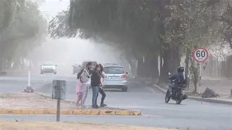 Salta bajo alerta por vientos de hasta 100 km/h y niebla en la capital