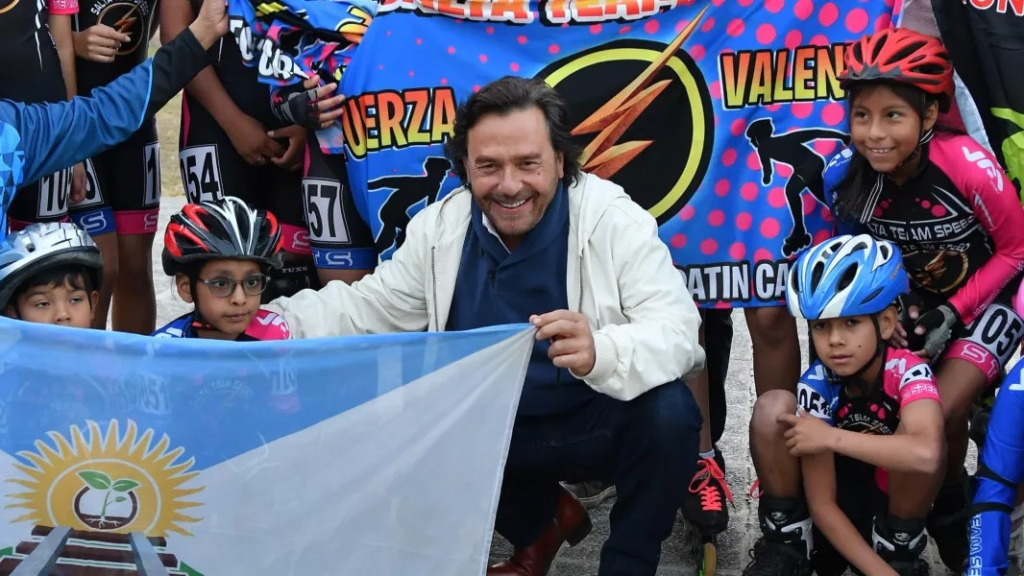 En El Carril, Sáenz anunció la construcción de la primera pista de patinaje de nivel internacional de Salta