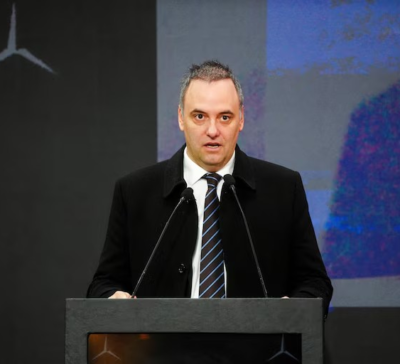 Manuel Adorni se quedó sin apoyo y presionan para que renuncie si Milei no lo echa