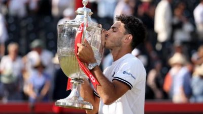 ¡Campeón del Queen’s Club! Cerúndolo remonta y cierra su mejor semana sobre césped