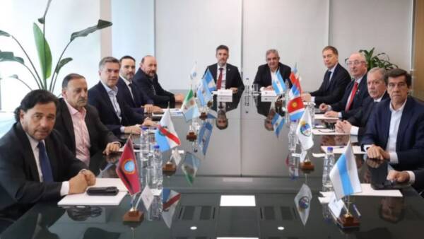 Sáenz reclamó soluciones urgentes para rutas, gas y producción en la Asamblea del Norte Grande