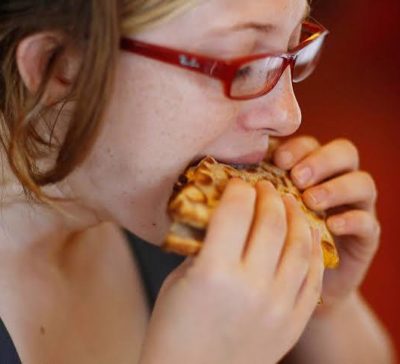 5 hábitos diarios que pueden producir picos de glucosa y elevar el riesgo de diabetes