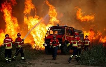 Los incendios no ceden en el sur de Europa y la ola de calor hace estragos en Londres
