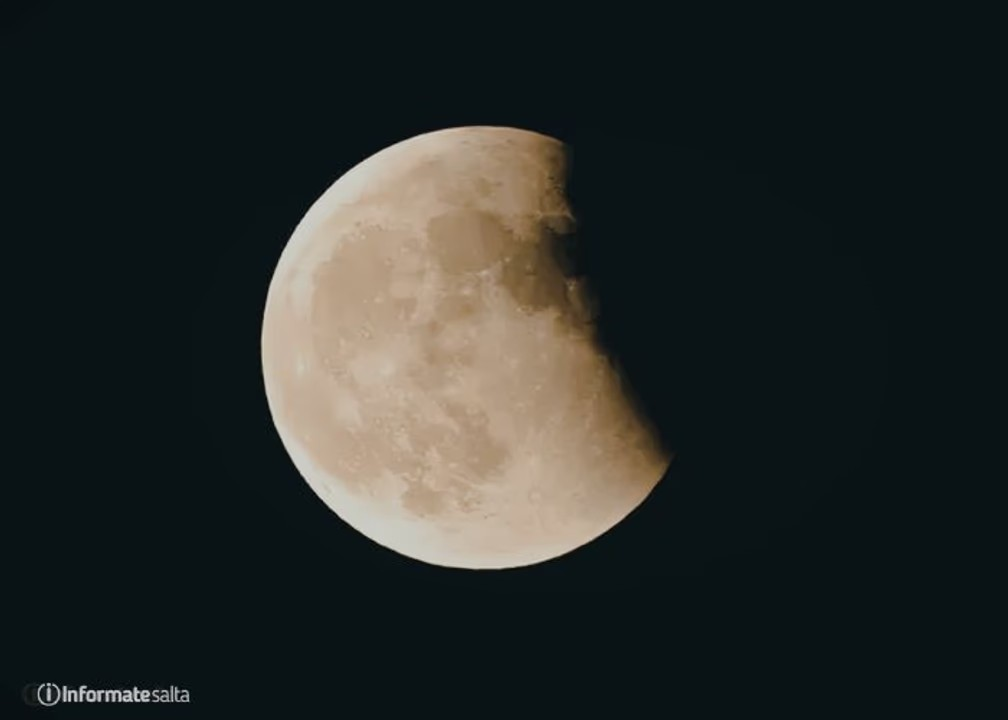 Hoy jueves habrá un eclipse lunar visible desde Salta
