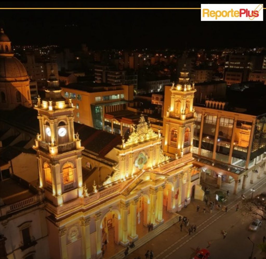 La Catedral se prepara para el Milagro con nueva iluminación ornamental
