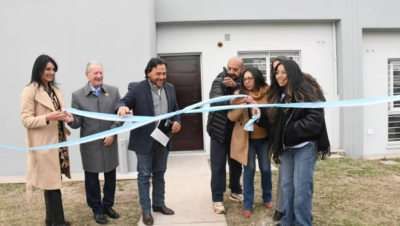 Sáenz entregó 138 viviendas en Capital: “Tienen sello salteño, la hicimos los salteños, con nuestros recursos y priorizando a la gente”