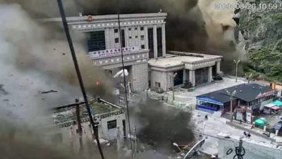 HORROR: Una inundación arrasó pueblos en la frontera de Nepal con China