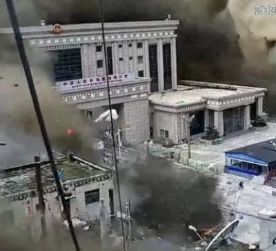 HORROR: Una inundación arrasó pueblos en la frontera de Nepal con China